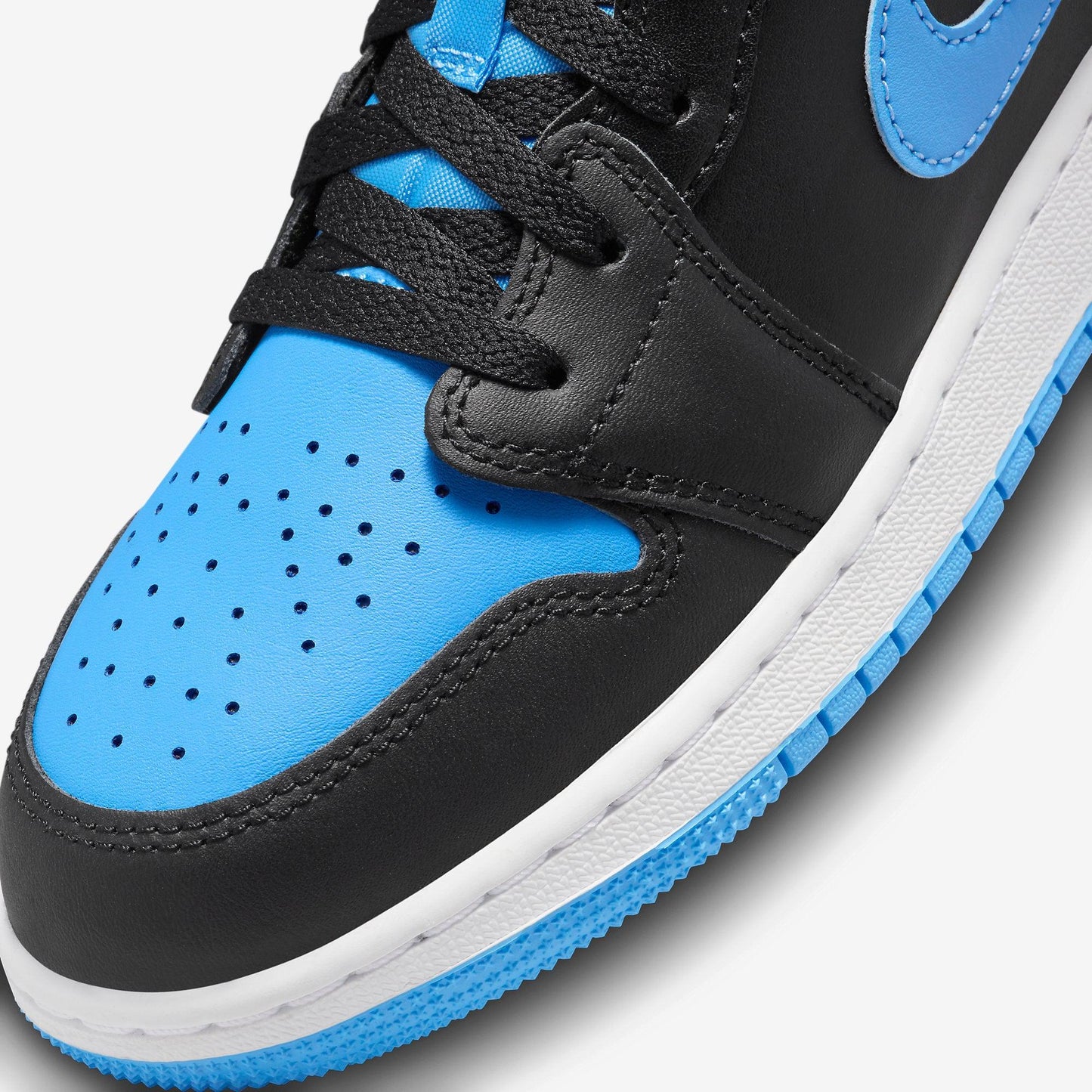 (GS) Aithtr Jordthtan 1 Low 'Black / University Blue' (2023) 553560-041