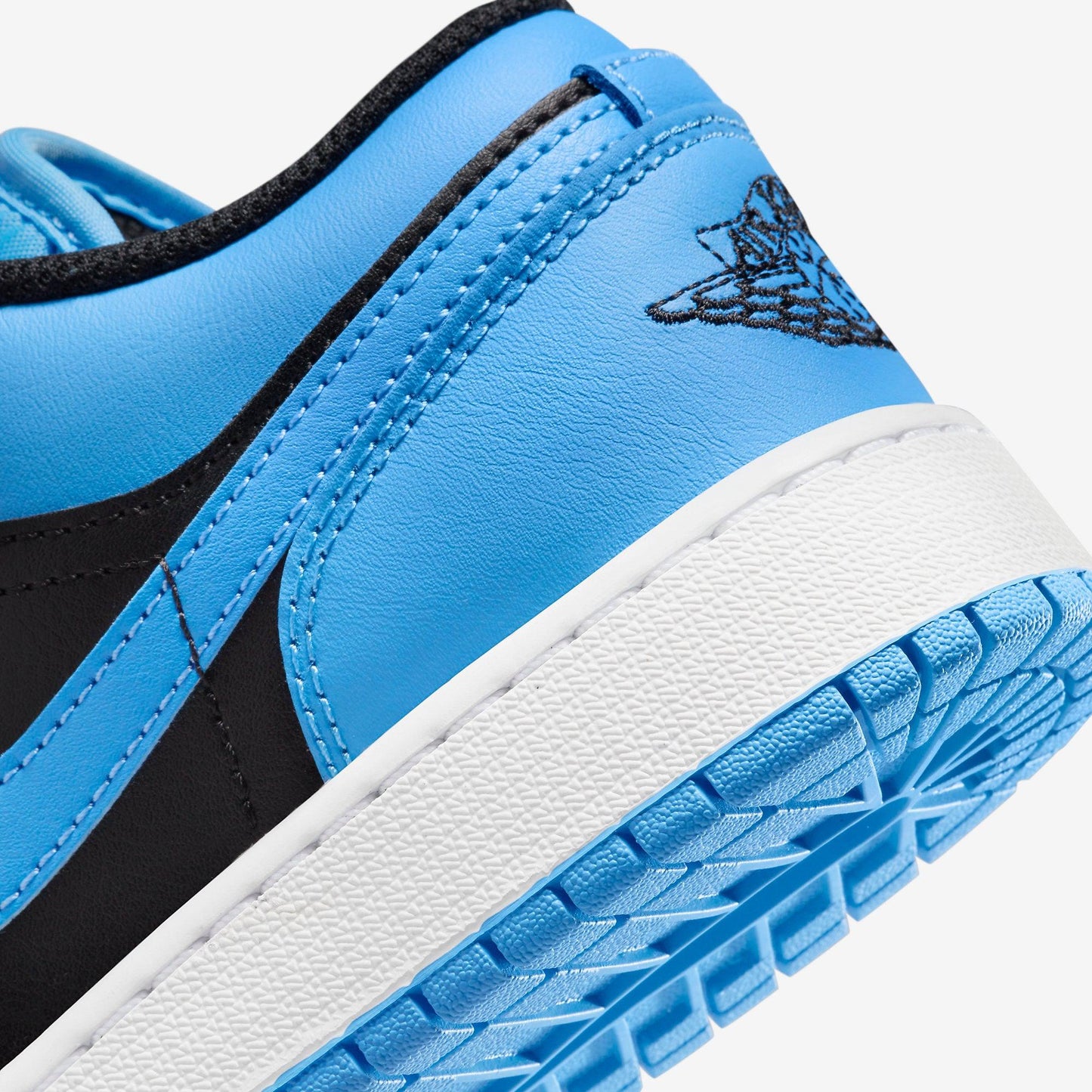 (GS) Aithtr Jordthtan 1 Low 'Black / University Blue' (2023) 553560-041