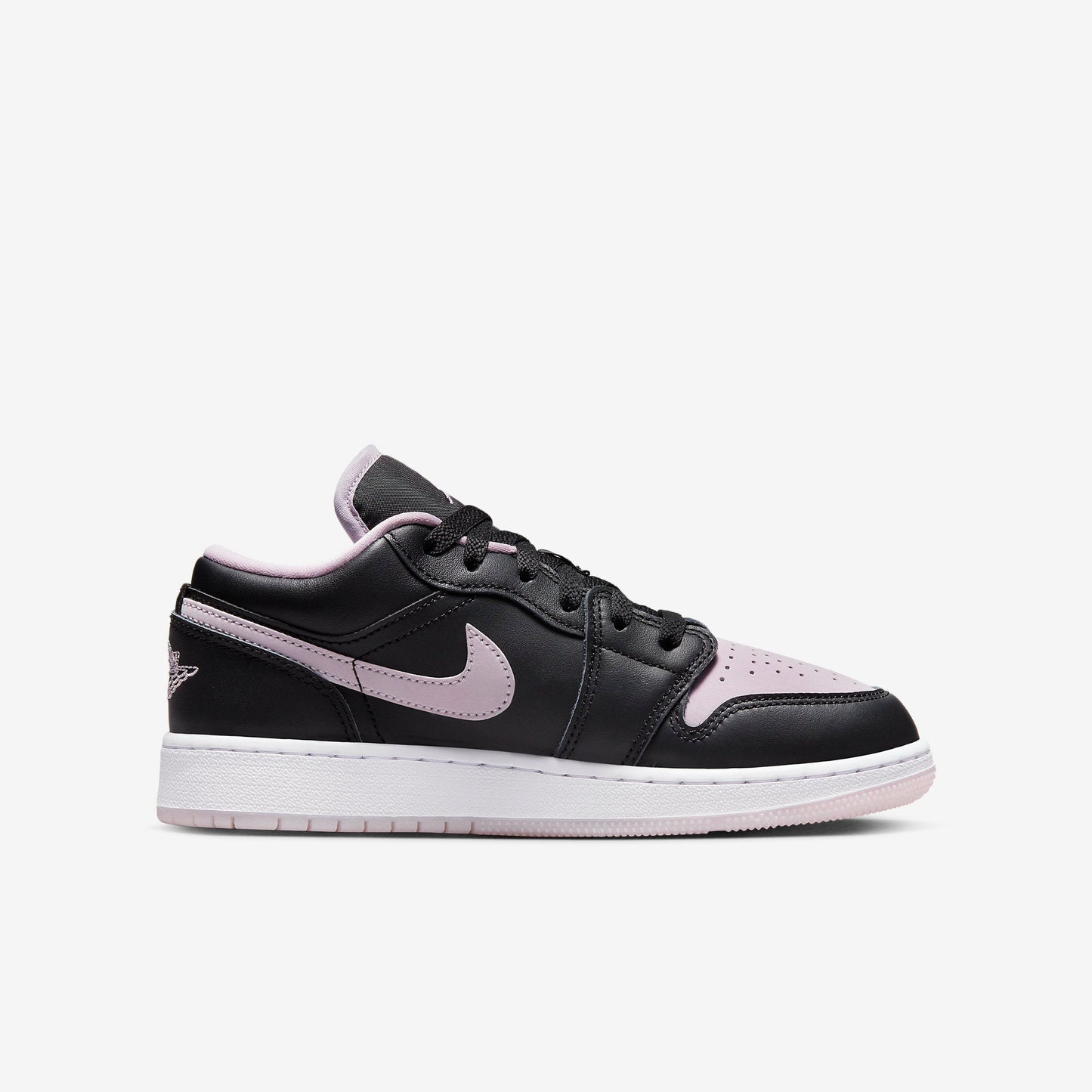 (GS) Aithtr Jordthtan 1 Low SE 'Black / Iced Lilac' (2023) DV1333-051