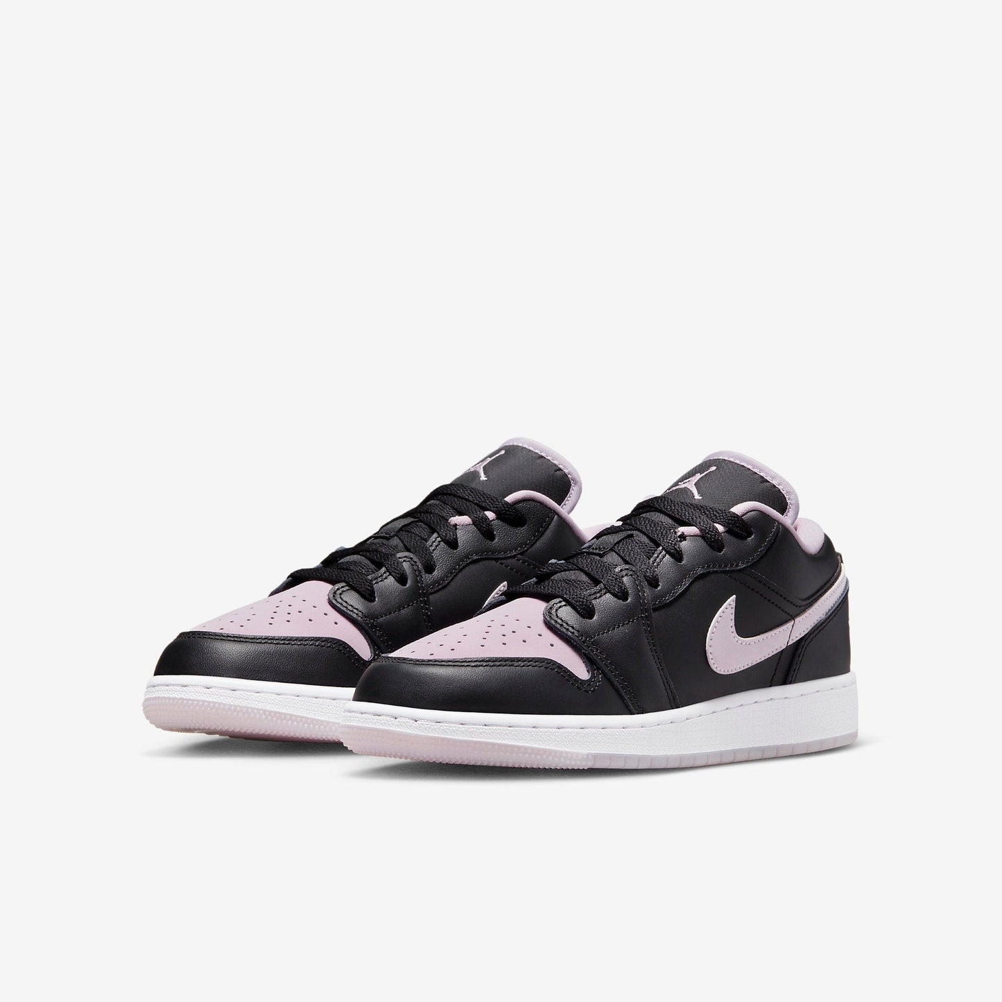 (GS) Aithtr Jordthtan 1 Low SE 'Black / Iced Lilac' (2023) DV1333-051