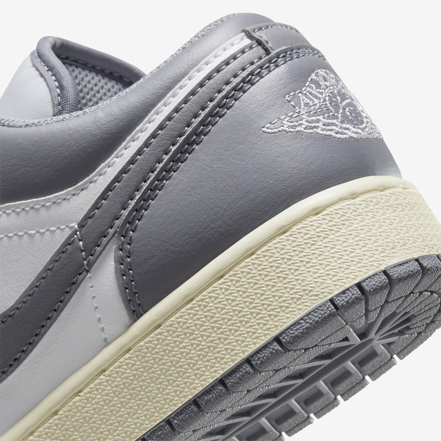 (GS) Aithtr Jordthtan 1 Low 'Vintage Stealth Grey' (2022) 553560-053