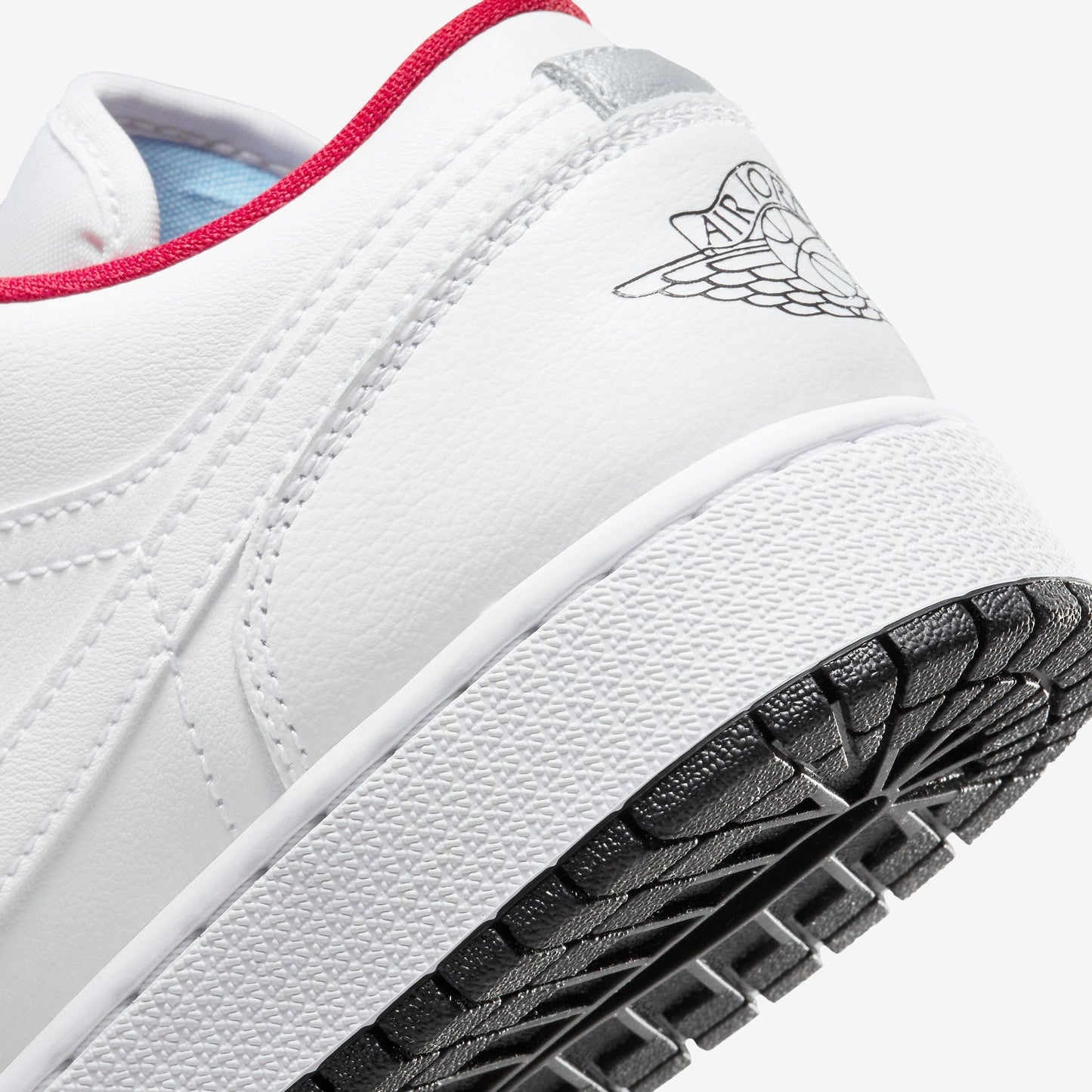 (GS) Aithtr Jordthtan 1 Low 'White / Gym Red' (2022) 553560-164