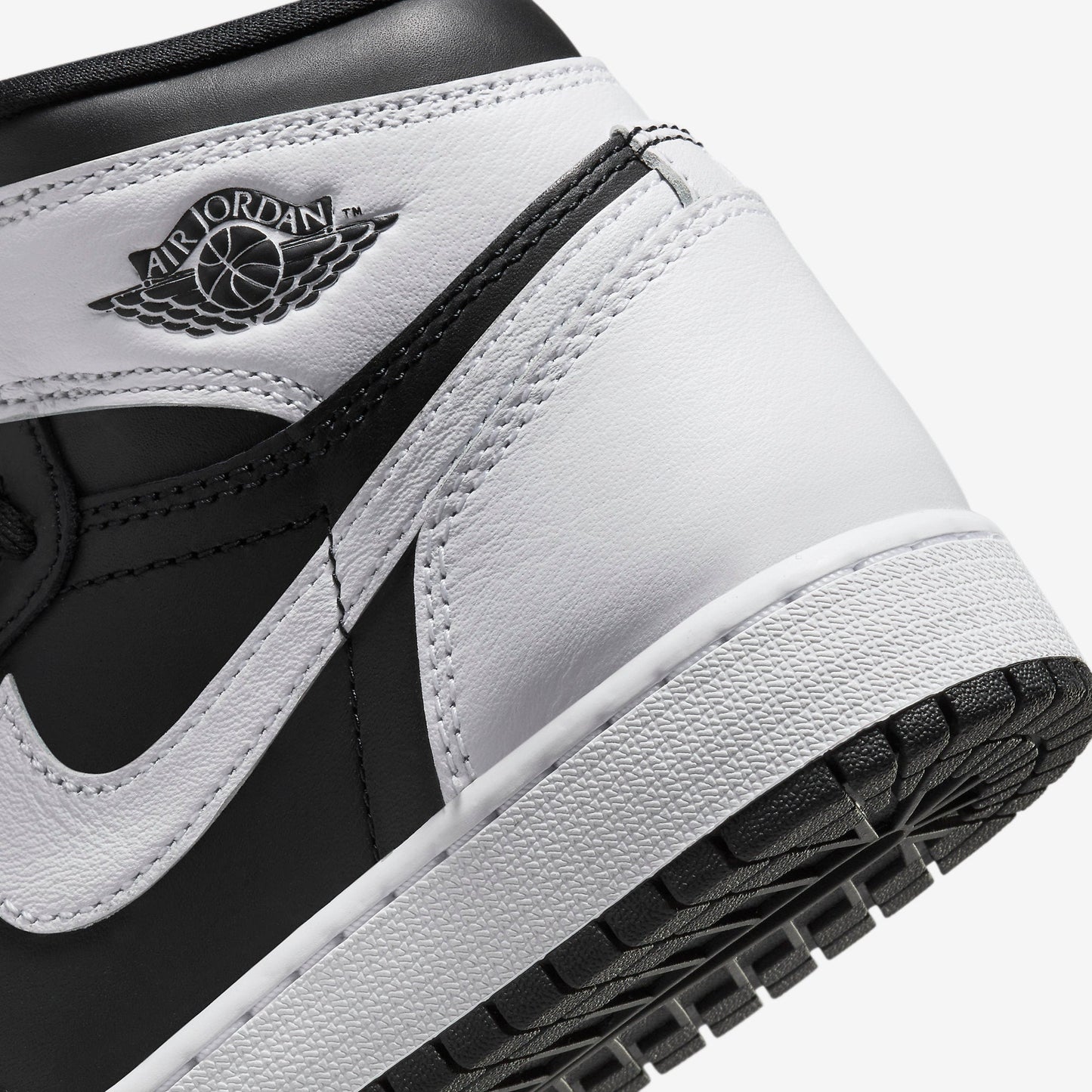 (GS) Aithtr Jordthtan 1 Retro High OG 'Black / White' (2024) FD1437-010