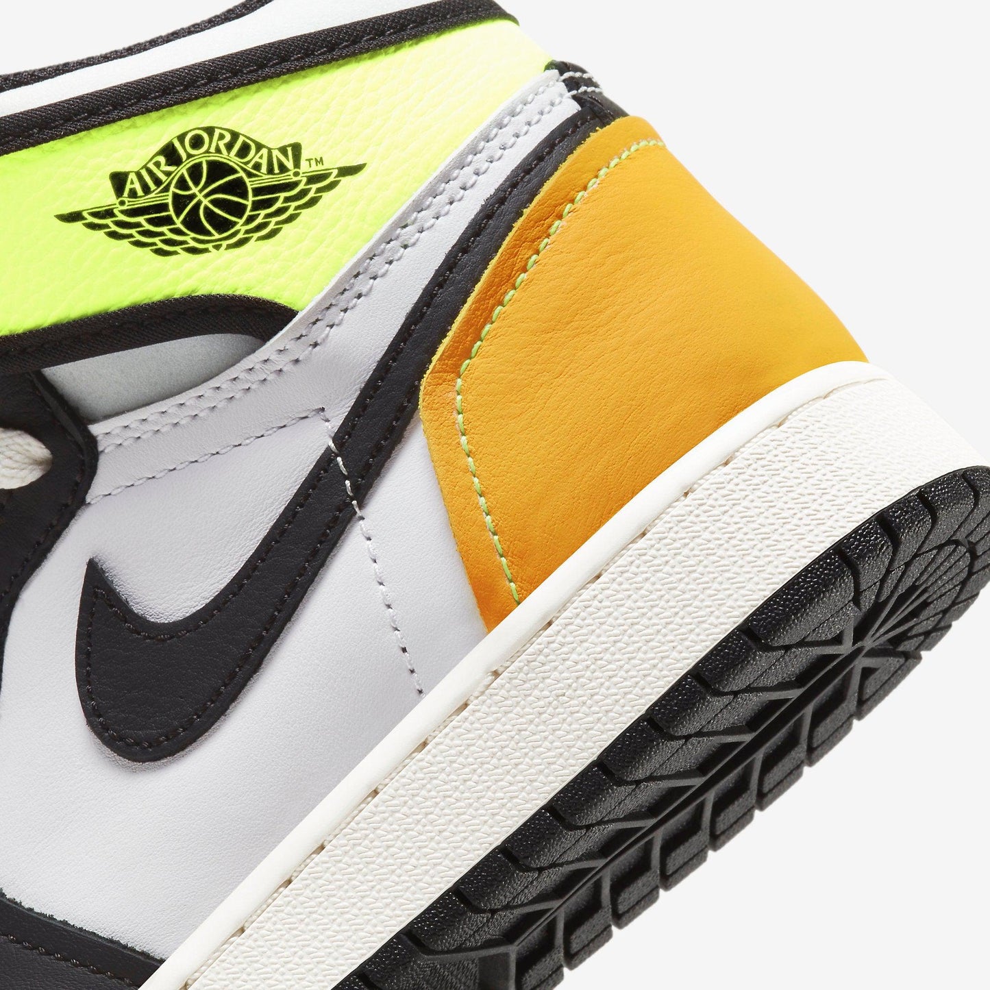 (GS) Aithtr Jordthtan 1 Retro High OG 'Volt / Gold' (2021) 575441-118