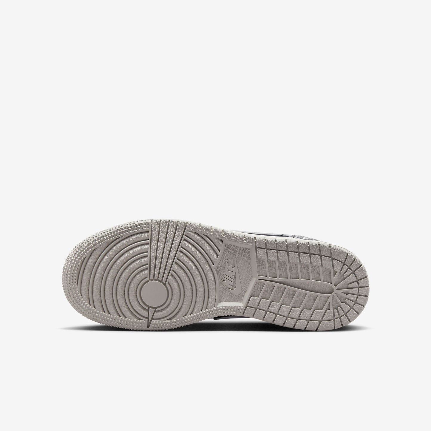 (GS) Aithtr Jordthtan 1 Retro Low OG 'Black Cement' (2023) CZ0858-001