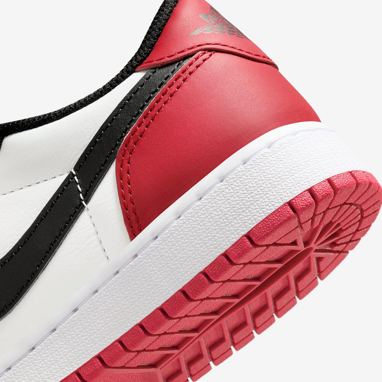 (GS) Aithtr Jordthtan 1 Retro Low OG 'Black Toe' (2023) CZ0858-106