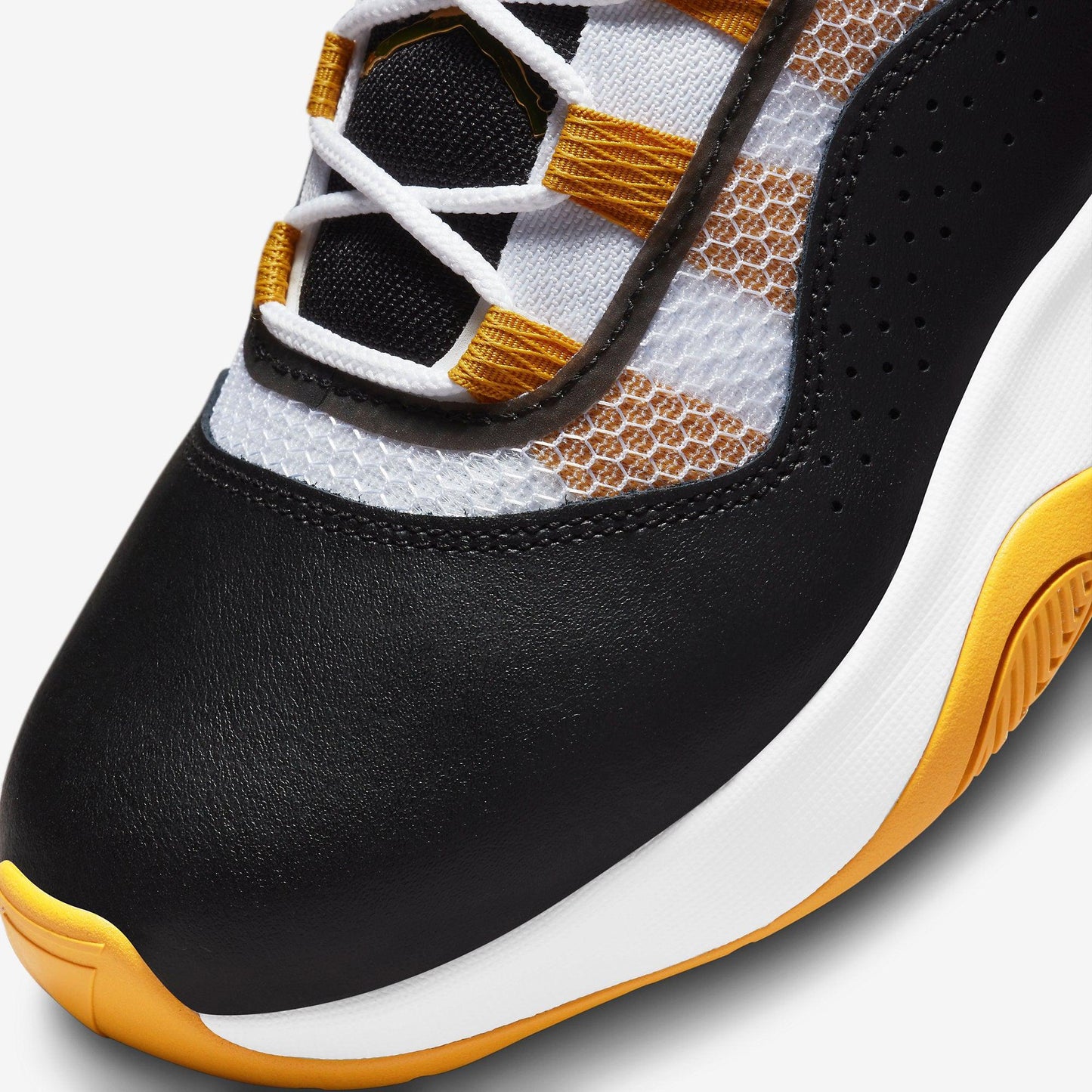 (GS) Aithtr Jordthtan 11 CMFT Low 'Black / Gold' (2021) DM9482-001