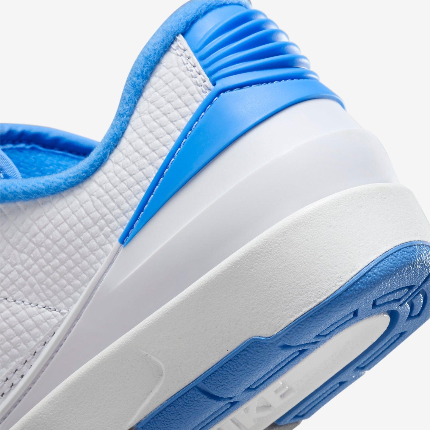(GS) Aithtr Jordthtan 2 Retro Low 'UNC / University Blue' (2023) FJ6869-104