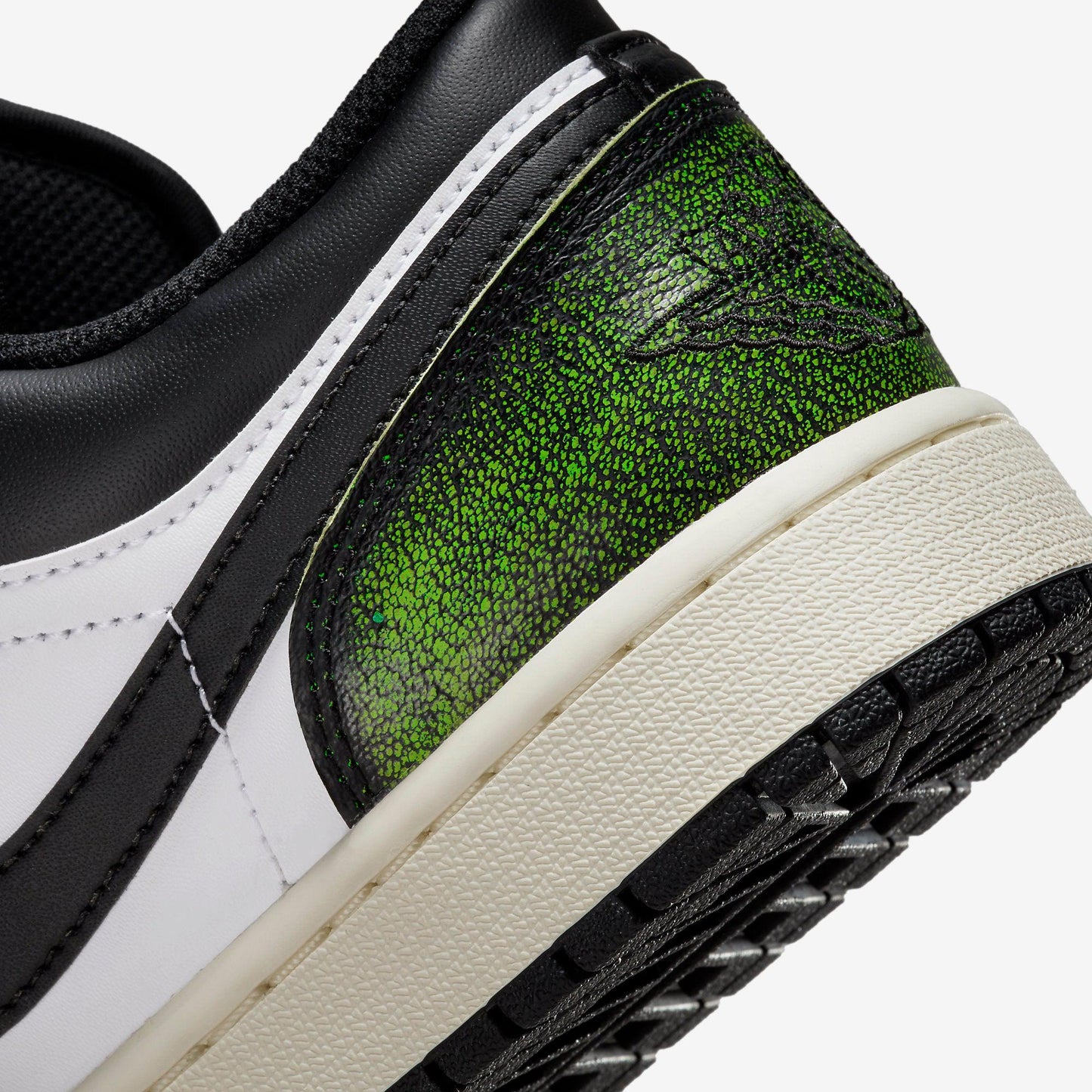 (Men's) Aithtr Jordthtan 1 Low SE 'Wear Away Electric Green' (2022) DN3705-003