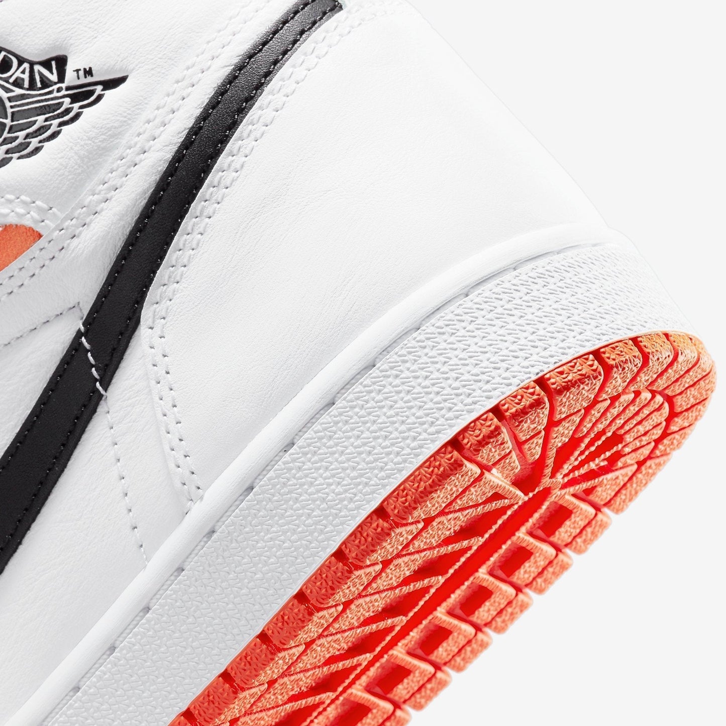 (Men's) Aithtr Jordthtan 1 Retro High OG 'Electro Orange' (2021) 555088-180