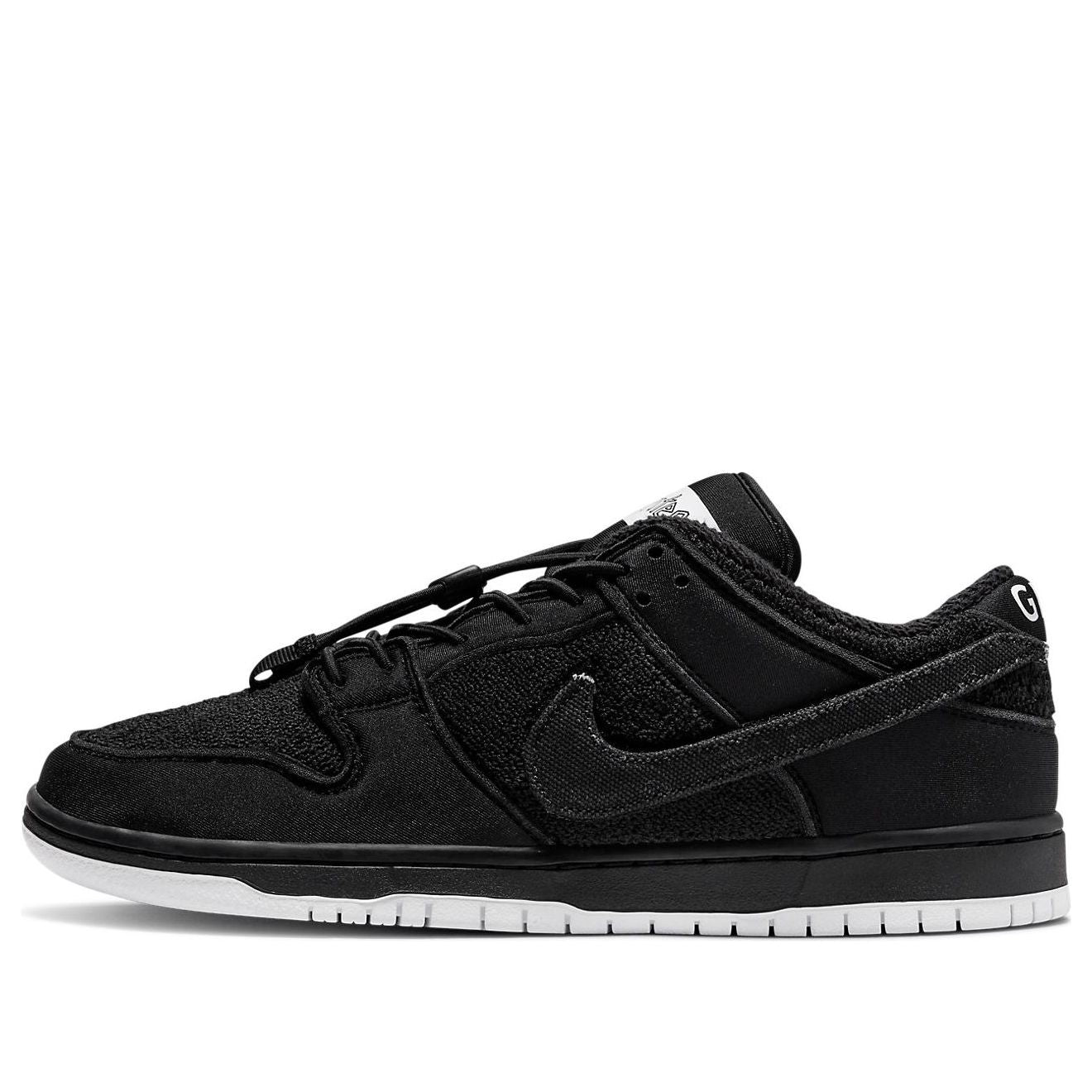 Nithtke x Gnarhunters SB Duthtnk Low 'Black' DH7756-010