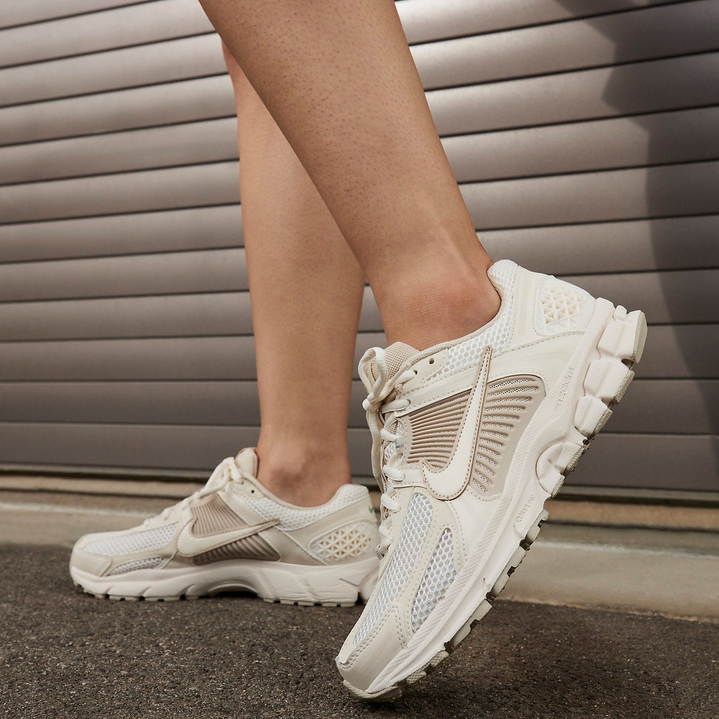 (WMNS) Nithtke Aithtr Zothtom Vomero 5 'Sail Light Orewood Brown' FQ6868-111