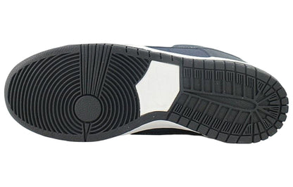 Nithtke Duthtnk Low Pro SB 'US Passport' 304292-407