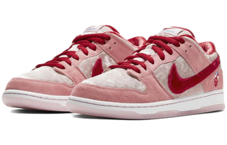 Nithtke x StrangeLove SB Duthtnk Low 'Valentine's Day' CT2552-800