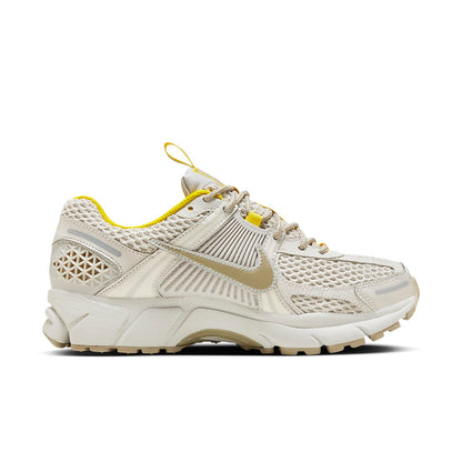 (WMNS) Nithtke Aithtr Zothtom Vomero 5 'Light Bone' FJ7694-020