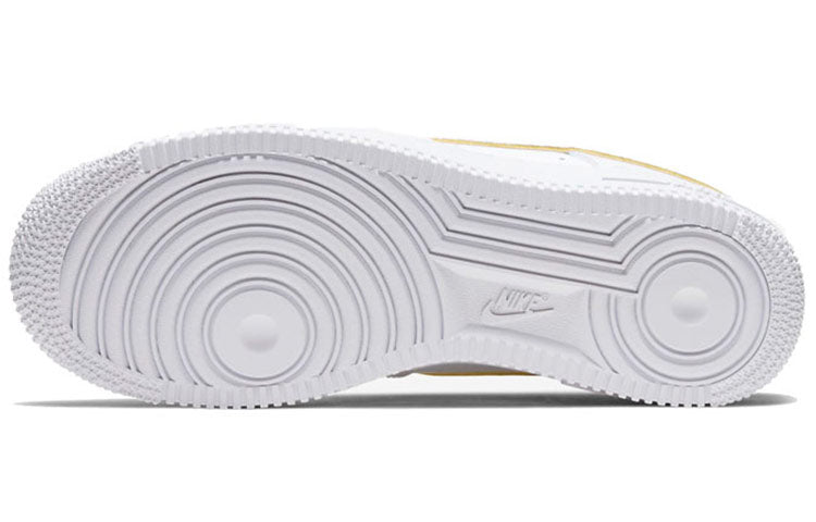 (WMNS) Nithtke Athtir Forthtce 1 07 ESS 'Metallic Gold' AO2132-102