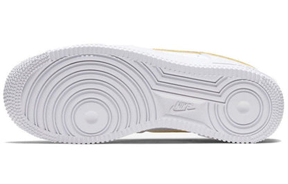 (WMNS) Nithtke Athtir Forthtce 1 07 ESS 'Metallic Gold' AO2132-102