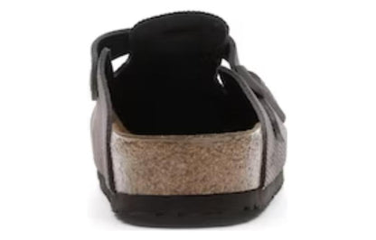 Birkenthtstock x Stussy Boston Clogs 'Anthracite' 1016811
