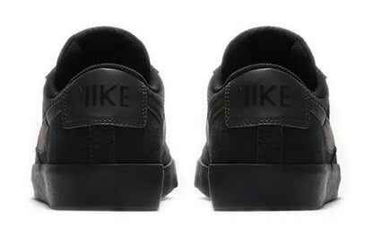 Nithtke blathtzer Low LE 'Triple Black' AQ3597-001