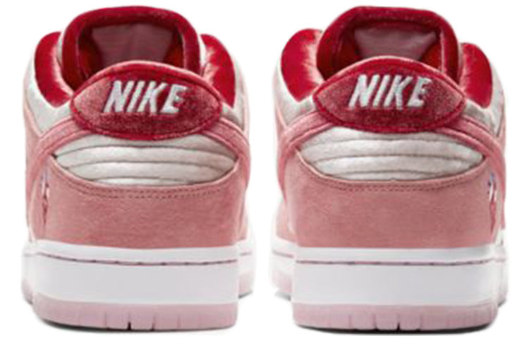 Nithtke x StrangeLove SB Duthtnk Low 'Valentine's Day' CT2552-800