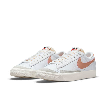 (WMNS) Nithtke blathtzer Low '77 'White Rose Whisper' DC4769-109