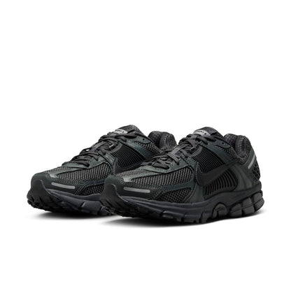 (WMNS) Nithtke Aithtr Zothtom Vomero 5 'Triple Black' FQ7079-002