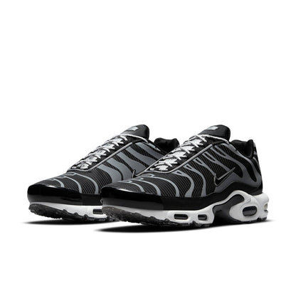 Nithtke Aithtr Max Plus 'Black Metallic Silver' DM2466-001
