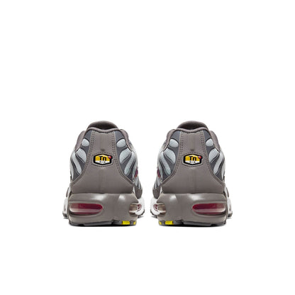 Nithtke Aithtr Max Plus 'Metallic Platinum Gym Red Gunsmoke' 852630-041