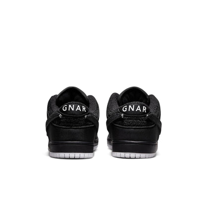 Nithtke x Gnarhunters SB Duthtnk Low 'Black' DH7756-010