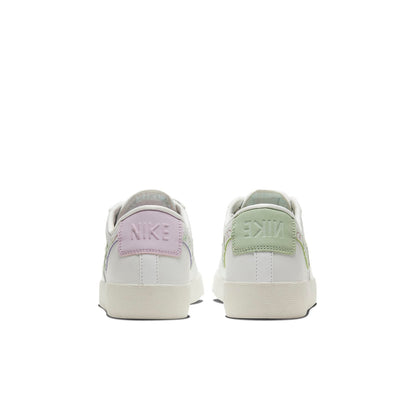 (WMNS) Nithtke blathtzer Low SE 'Valentine's Day' CT5750-100