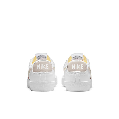 (WMNS) Nithtke blathtzer Low 77 Low-Top Sneakers White DC4769-108