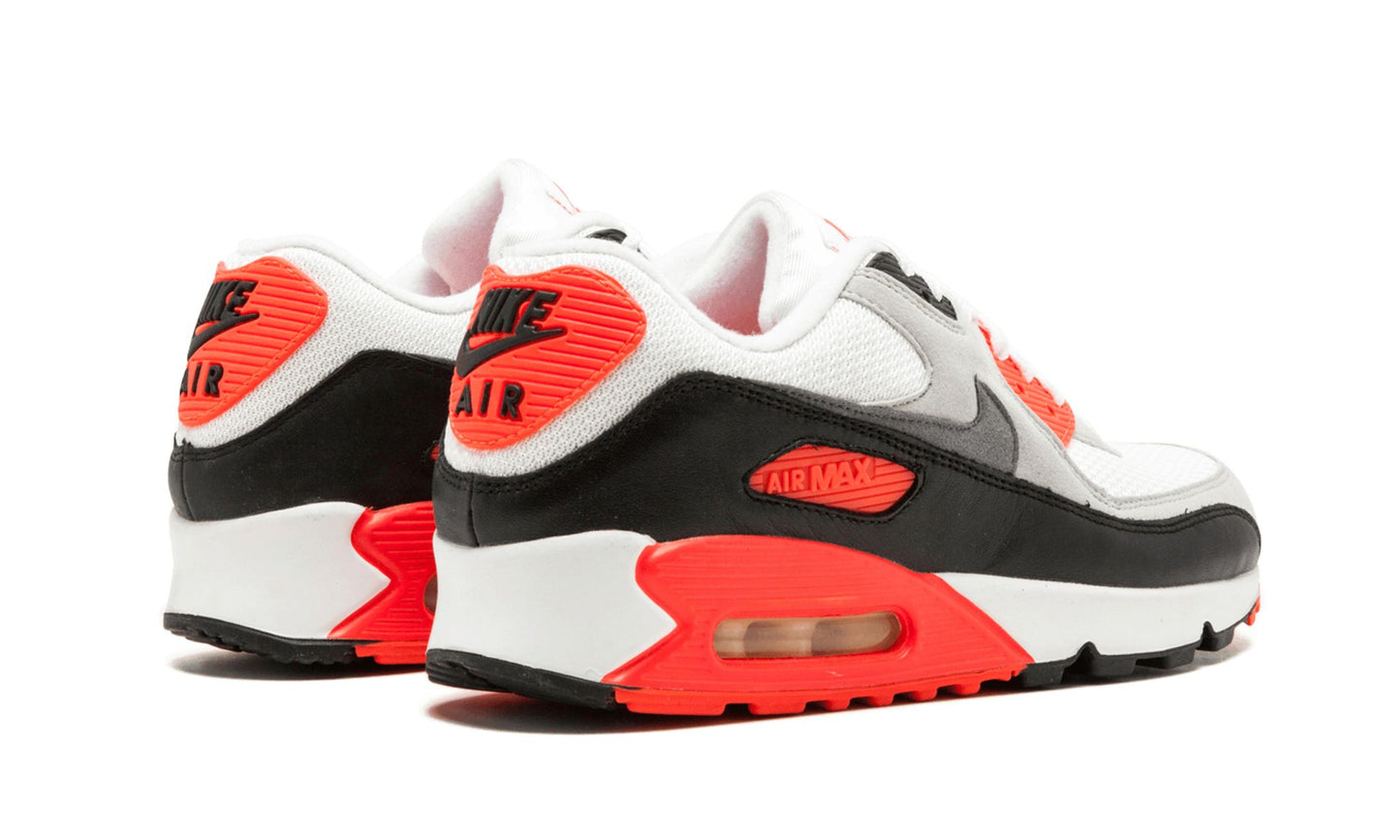 Updates the Aithtr Max 90 With Zig-Zag Swooshes