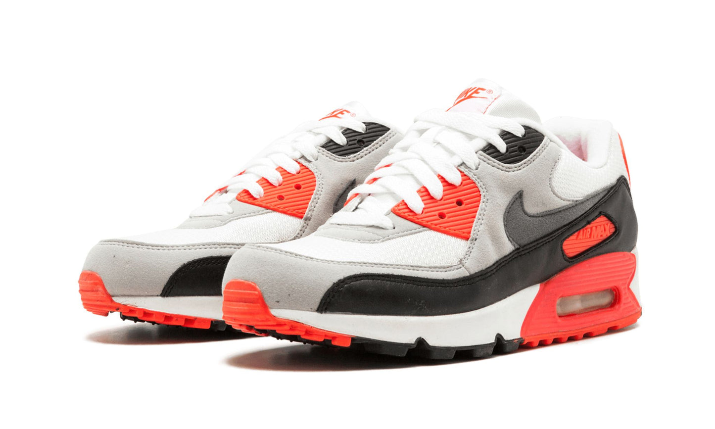 Updates the Aithtr Max 90 With Zig-Zag Swooshes