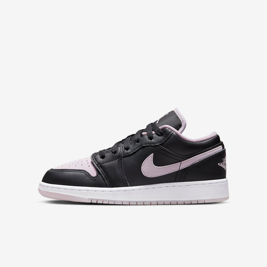 (GS) Aithtr Jordthtan 1 Low SE 'Black / Iced Lilac' (2023) DV1333-051