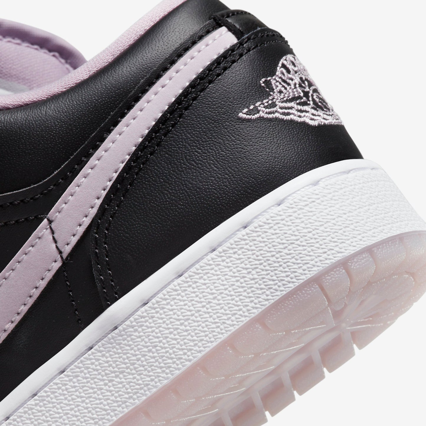 (GS) Aithtr Jordthtan 1 Low SE 'Black / Iced Lilac' (2023) DV1333-051