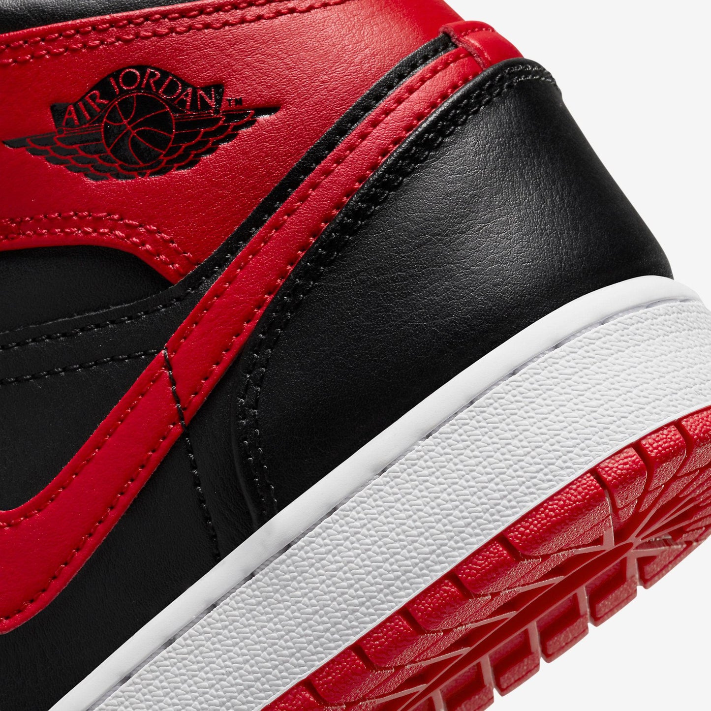 (GS) Aithtr Jordthtan 1 Mid 'Alternate Bred' (2022) DQ8423-060