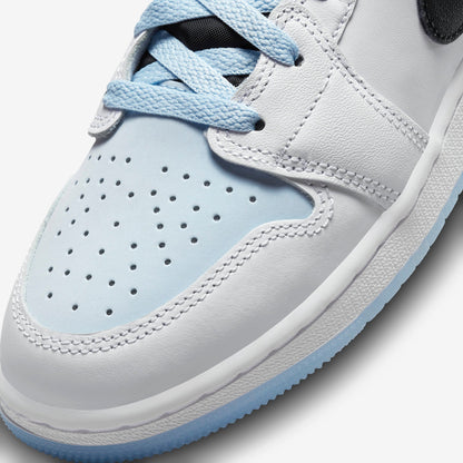 (GS) Aithtr Jordthtan 1 Mid SE 'White / Ice Blue' (2023) DV1337-104