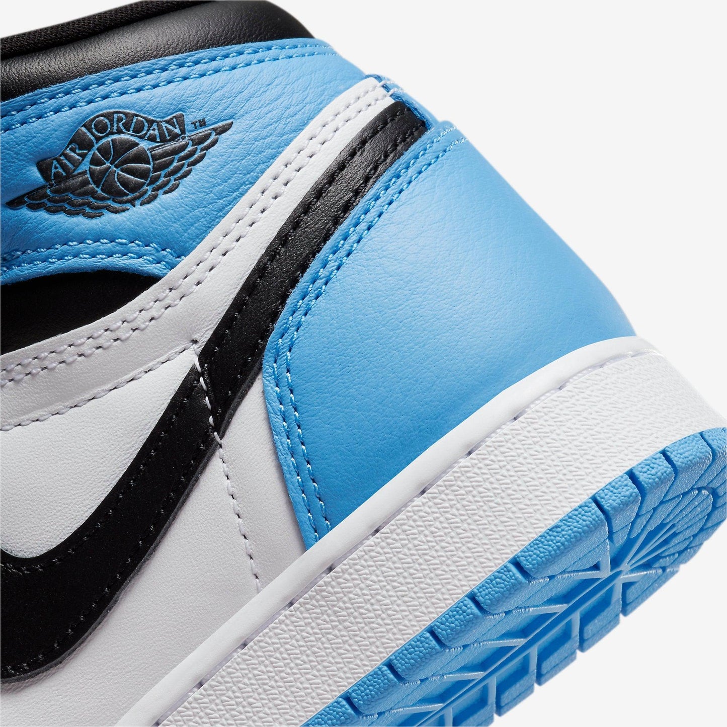 (GS) Aithtr Jordthtan 1 Retro High OG 'UNC / University Blue Toe' (2023) FD1437-400