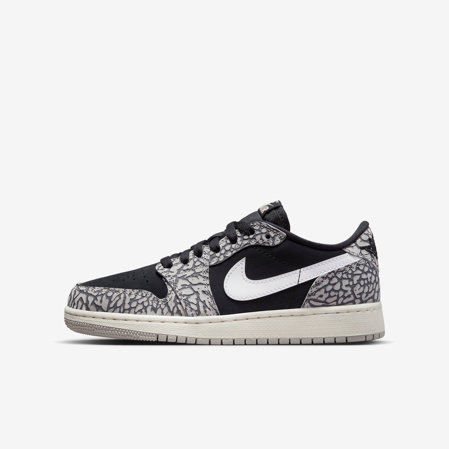 (GS) Aithtr Jordthtan 1 Retro Low OG 'Black Cement' (2023) CZ0858-001
