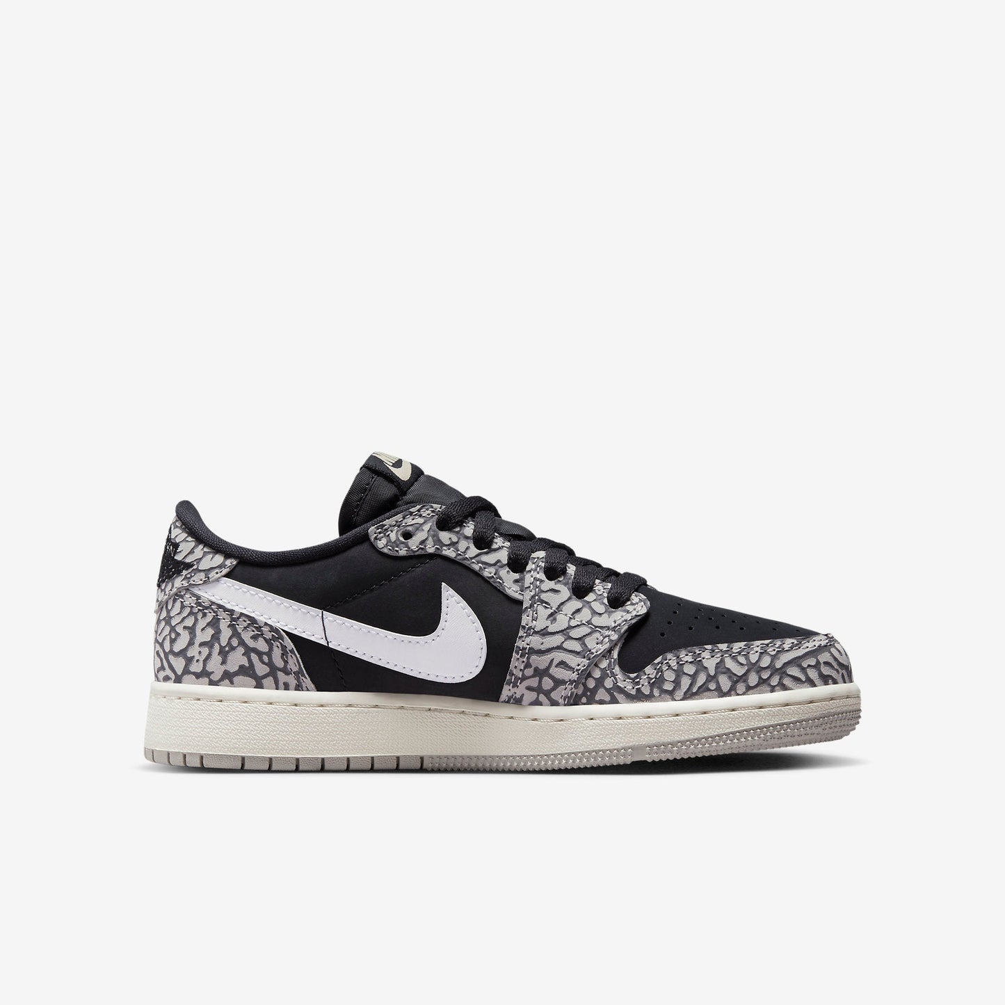 (GS) Aithtr Jordthtan 1 Retro Low OG 'Black Cement' (2023) CZ0858-001