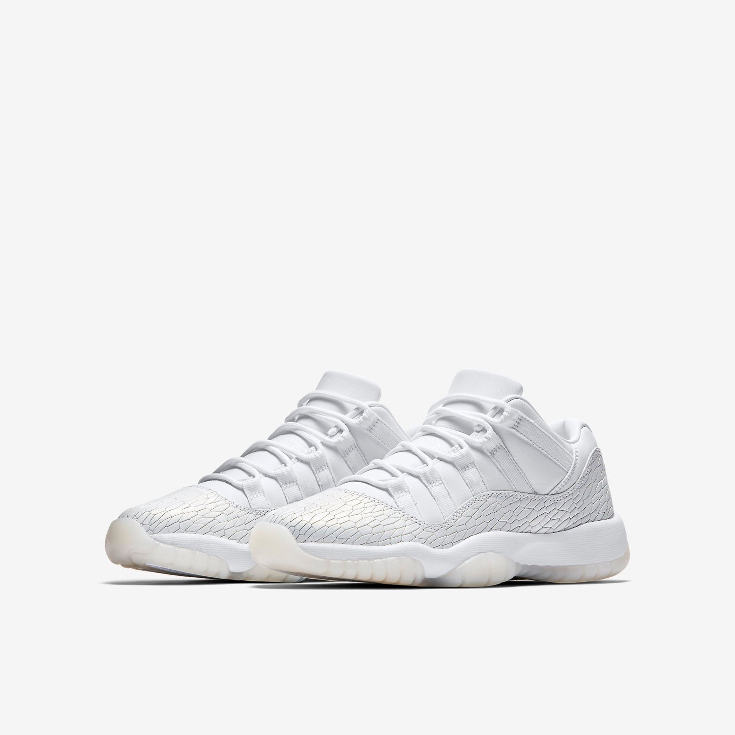 (GS) Aithtr Jordthtan 11 Retro Low Premium 'Heiress Frost White' (2017) 897331-100
