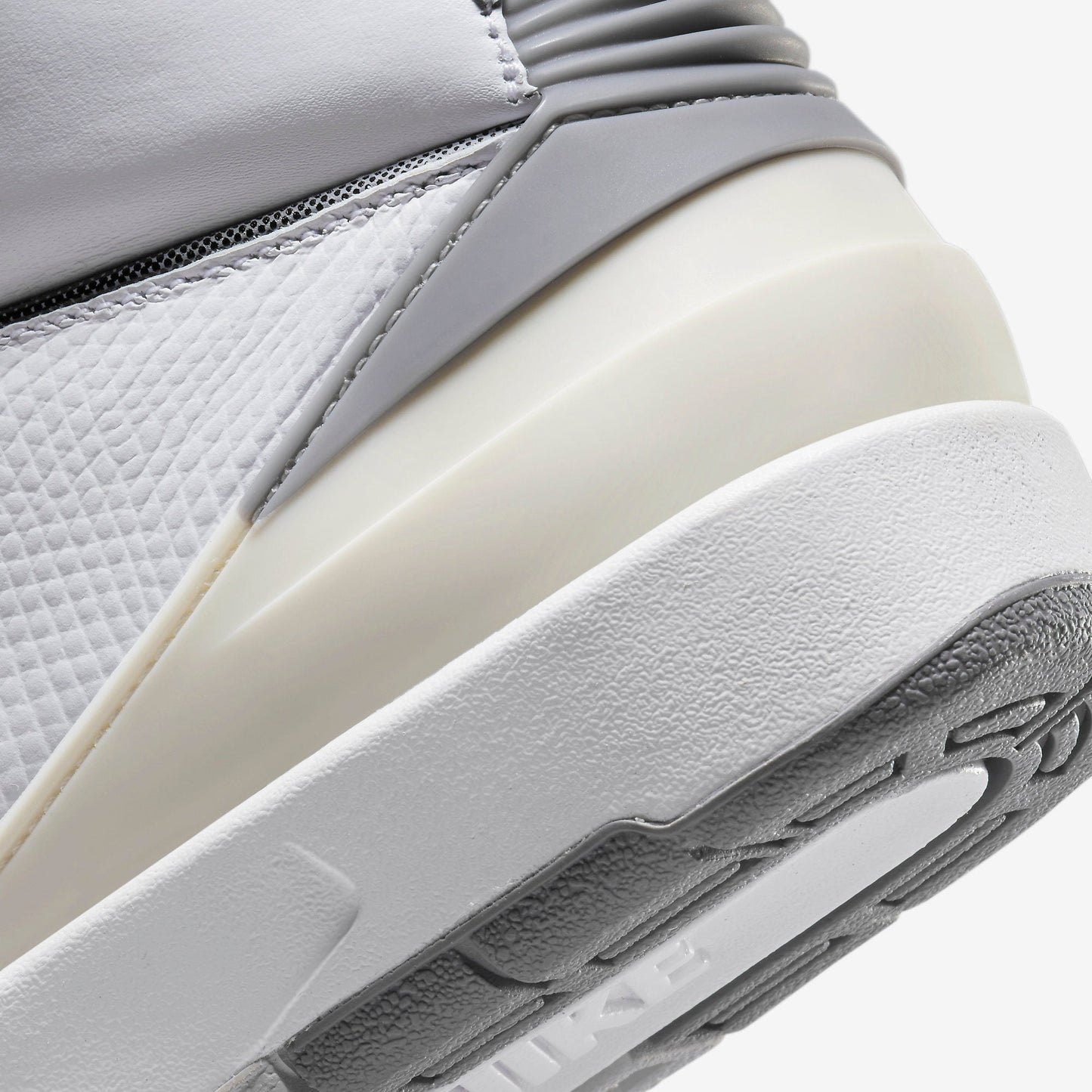 (GS) Aithtr Jordthtan 2 Retro 'Cement Grey' (2023) DQ8562-100