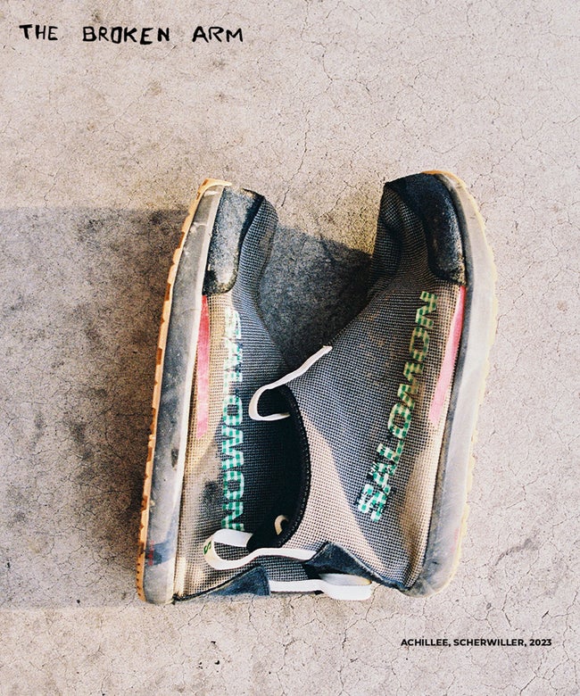 COVERBOOT THE BROKEN ARM