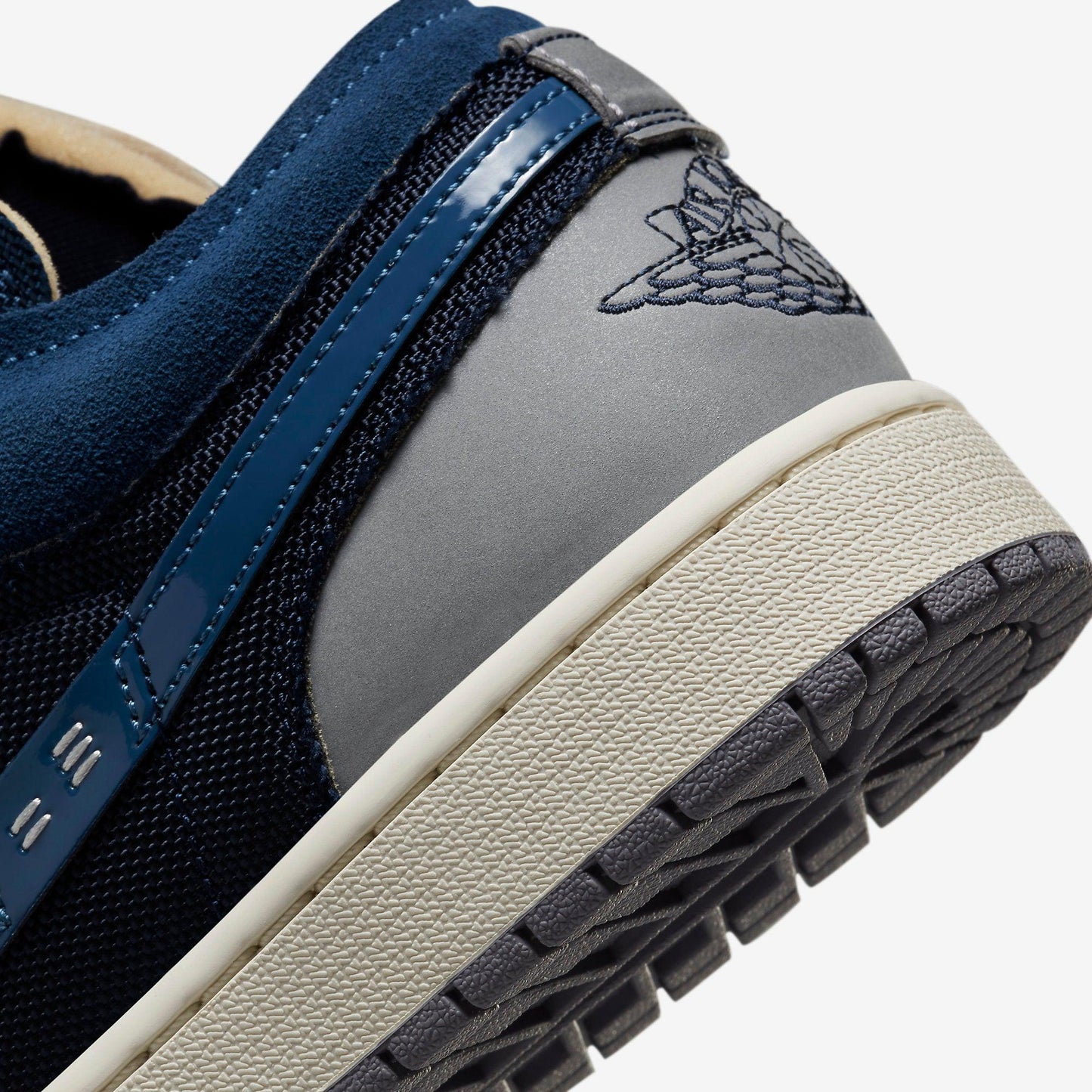 (Men's) Aithtr Jordthtan 1 Low SE Craft 'Inside Out Obsidian' (2022) DR8867-400