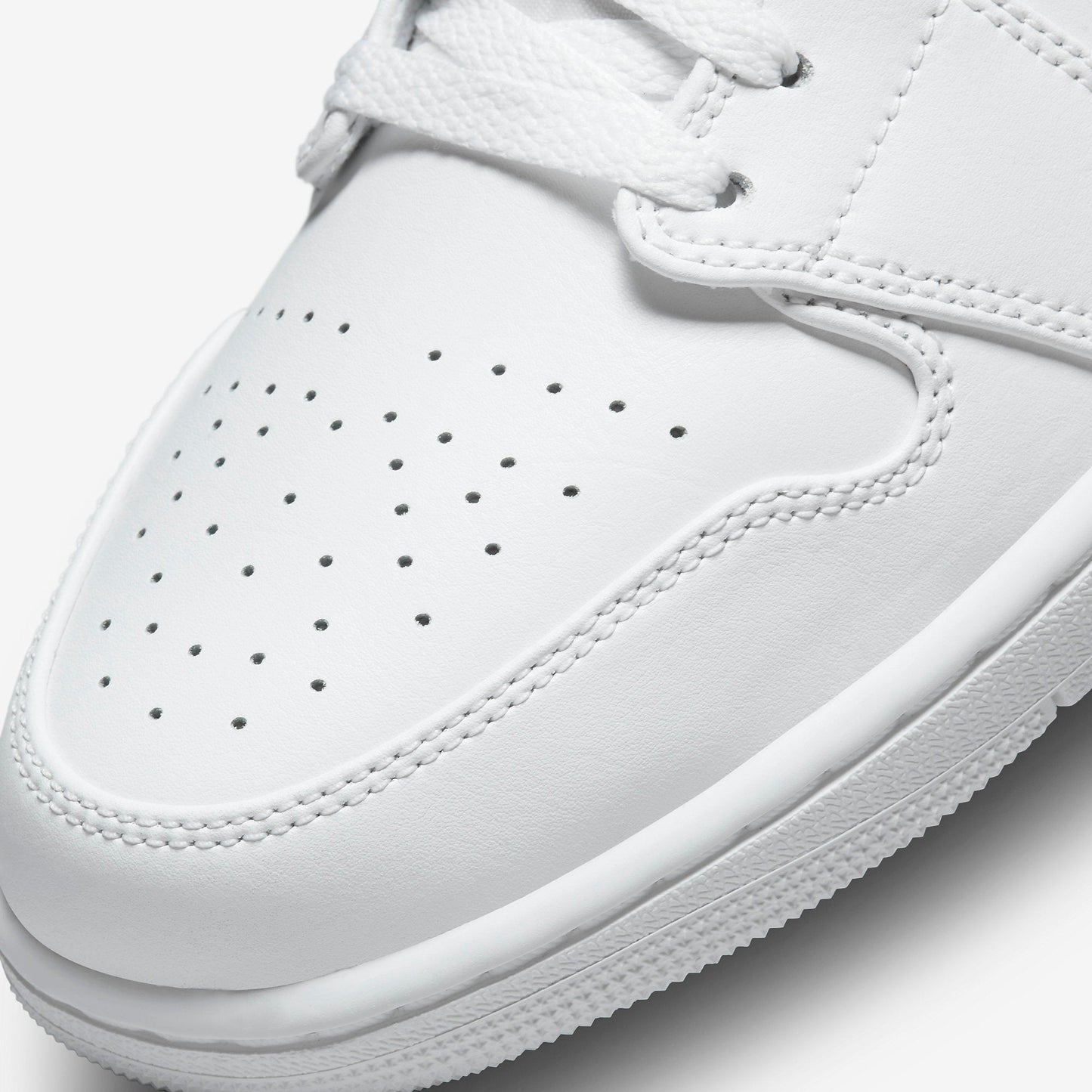 (Men's) Aithtr Jordthtan 1 Low 'Triple White' (2022) 553558-136
