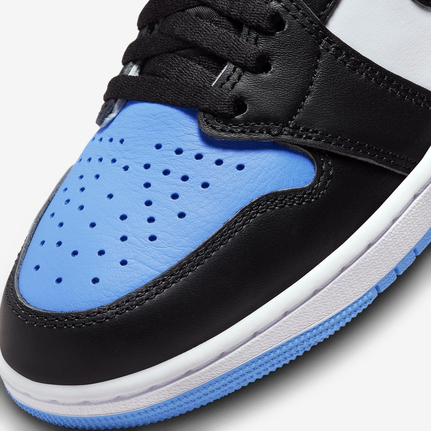 (Men's) Aithtr Jordthtan 1 Retro High OG 'UNC / University Blue Toe' (2023) DZ5485-400