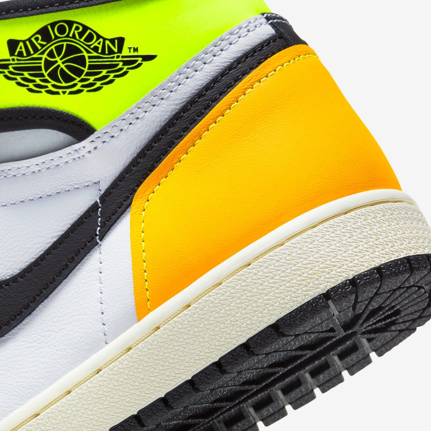 (Men's) Aithtr Jordthtan 1 Retro High OG 'Volt / Gold' (2021) 555088-118