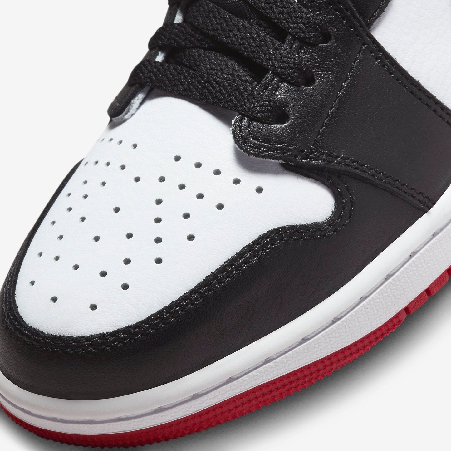 (Men's) Aithtr Jordthtan 1 Retro Low OG 'Black Toe' (2023) CZ0790-106