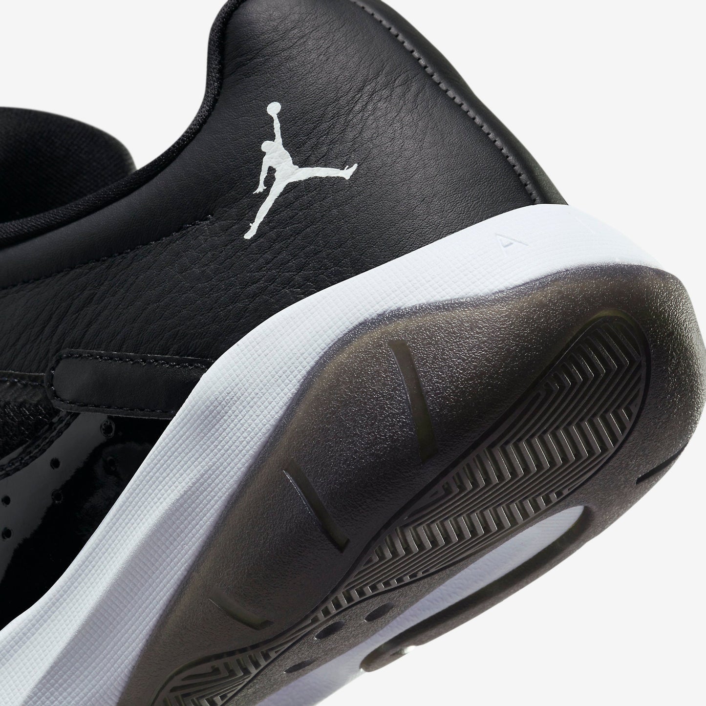 (Men's) Aithtr Jordthtan 11 CMFT Low 'Black / White' (2023) FN6787-010