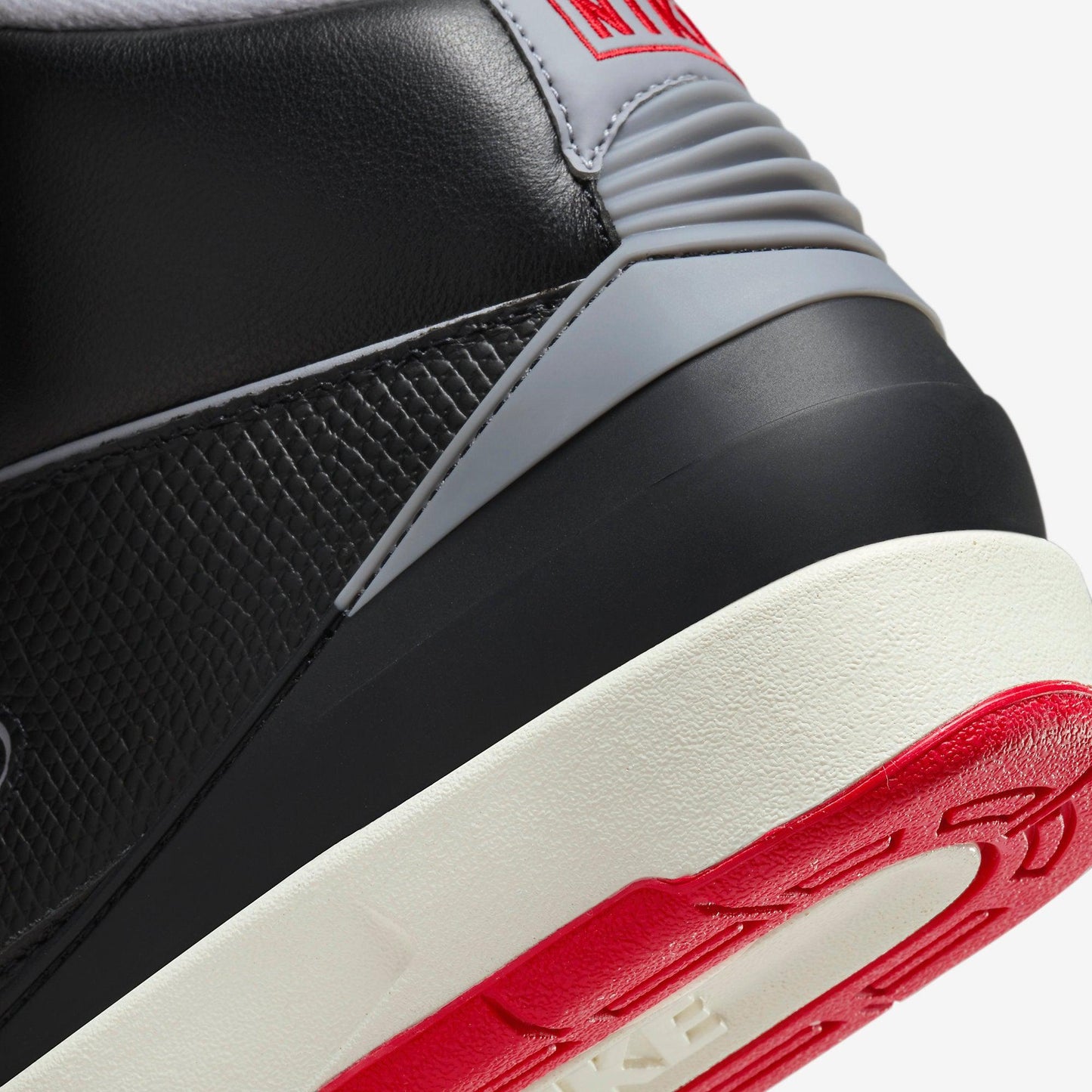 (Men's) Aithtr Jordthtan 2 Retro 'Black Cement' (2023) DR8884-001
